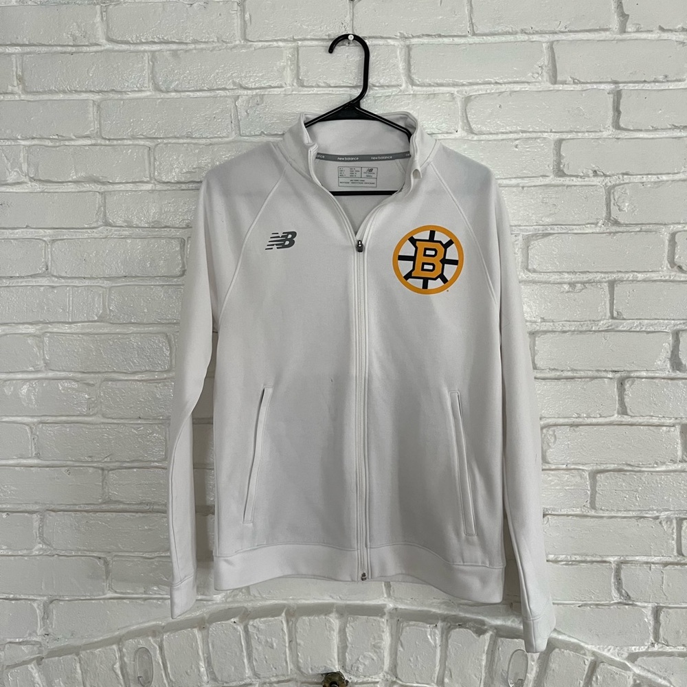 Women’s small new balance Boston bruins zip up sweater